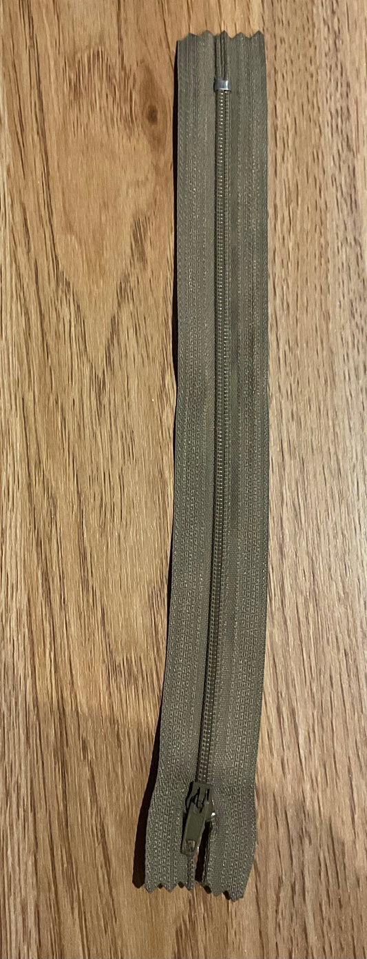 *Zippers 23cm/9inches