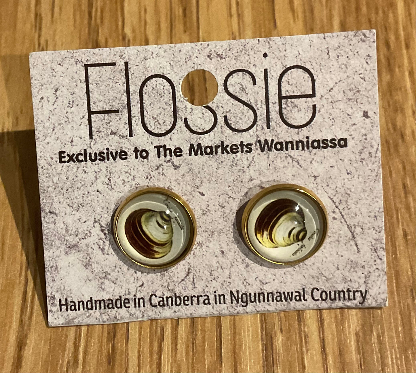 *Earrings Seashell Glass Studs Gold