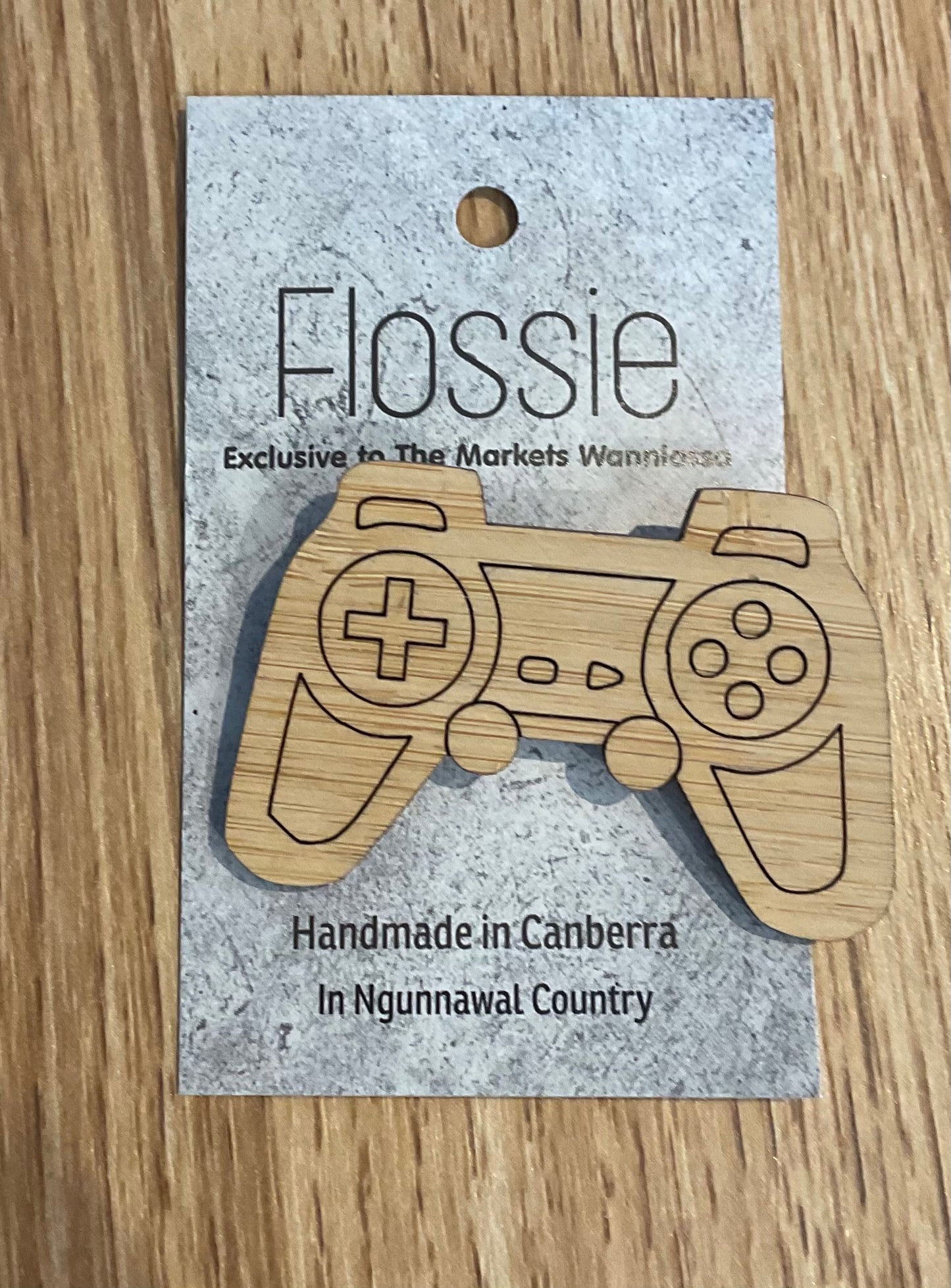 *Brooch Game Controller