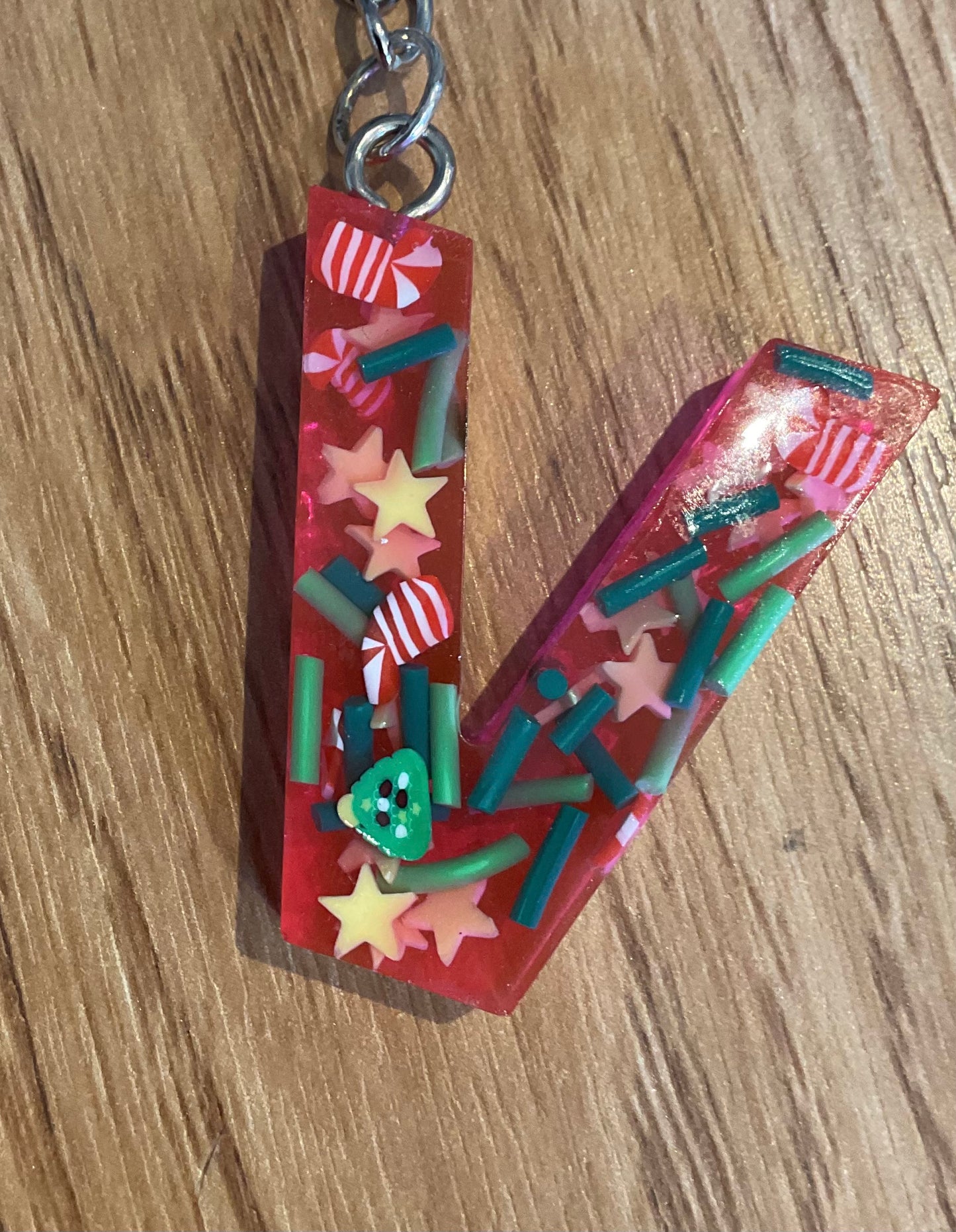 *Keychain Resin Letter V