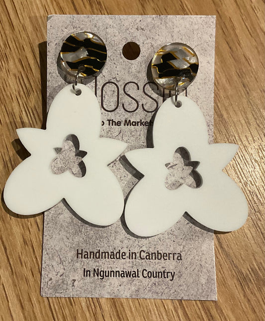 *Earrings Acrylic White Flower Dangles