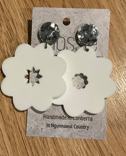 *Earrings Acrylic White Flower Dangles