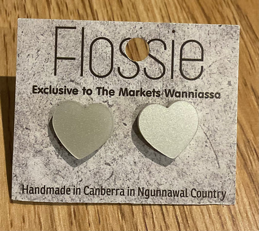 *Earrings Pearly Heart Studs
