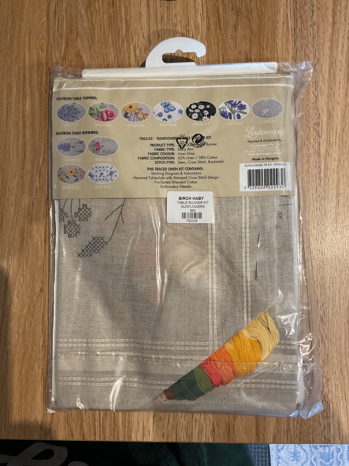 *Cross Stitch Kit Tablerunner
