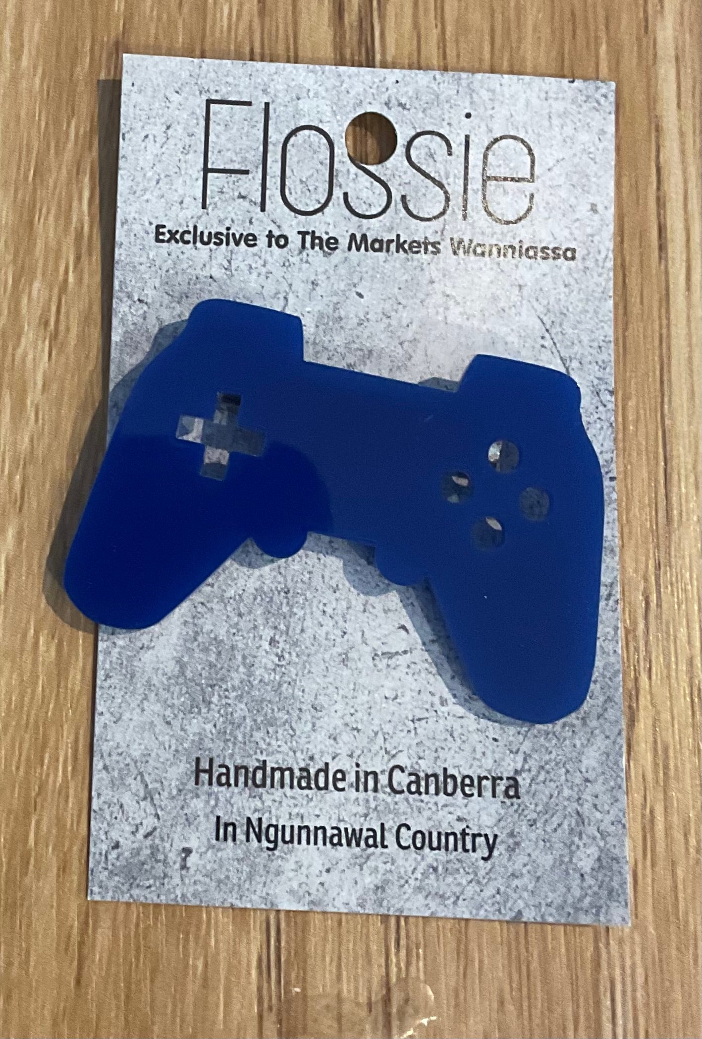 *Brooch Game Controller