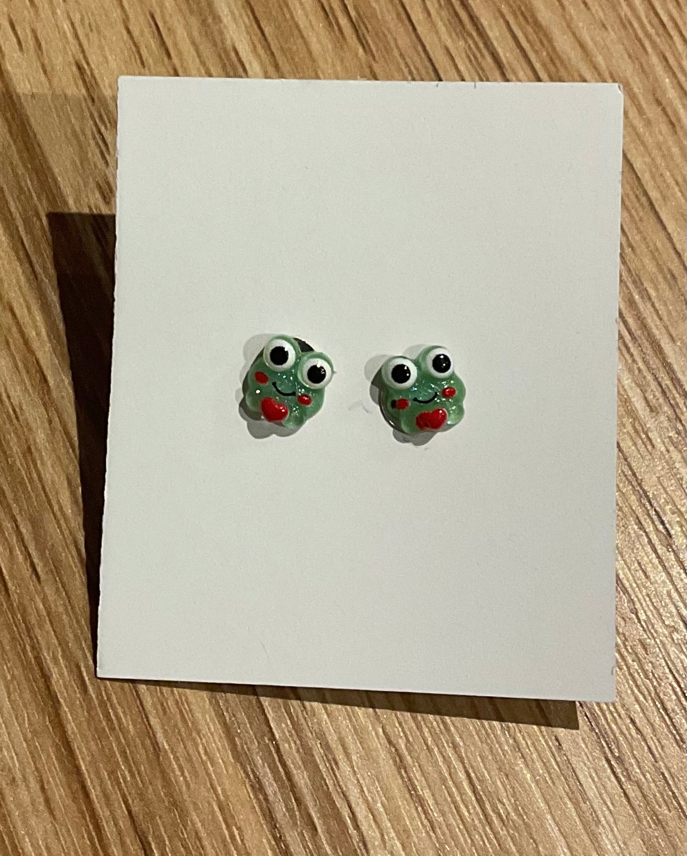*Earrings Green Frog Face  With Heart Studs