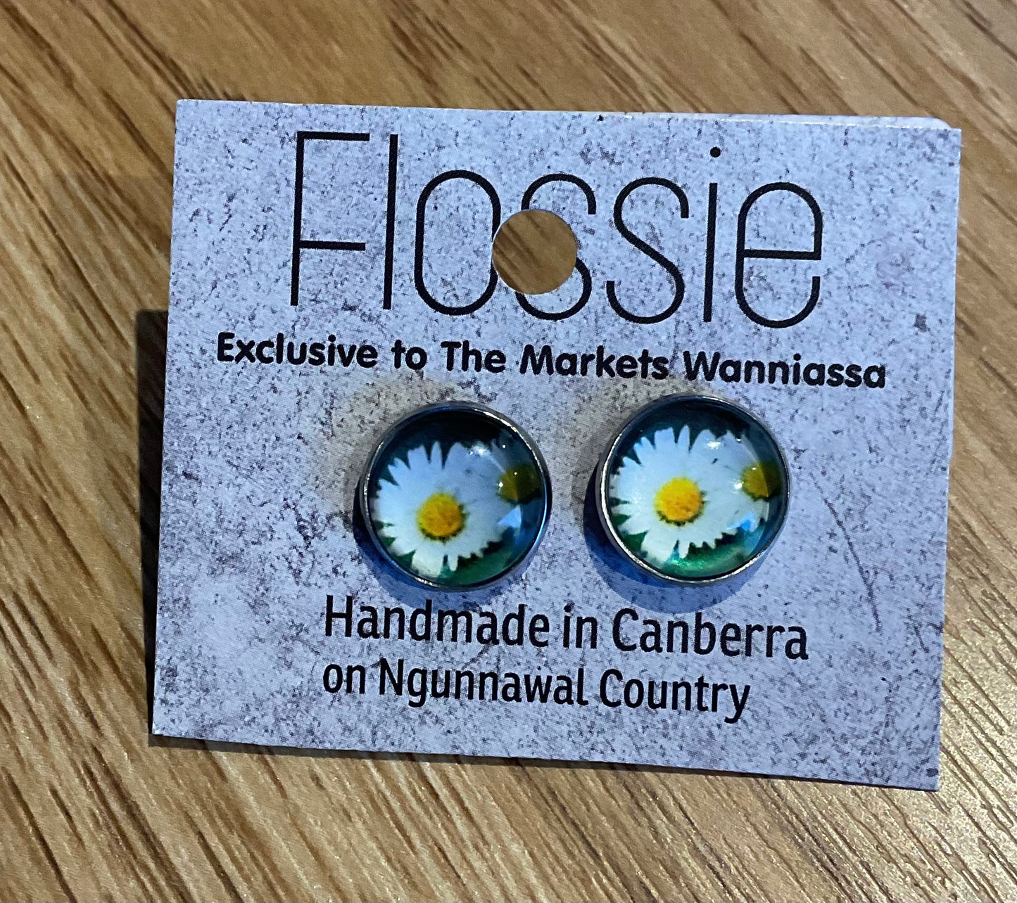 *Earrings Daisy Flower Glass Dome Studs