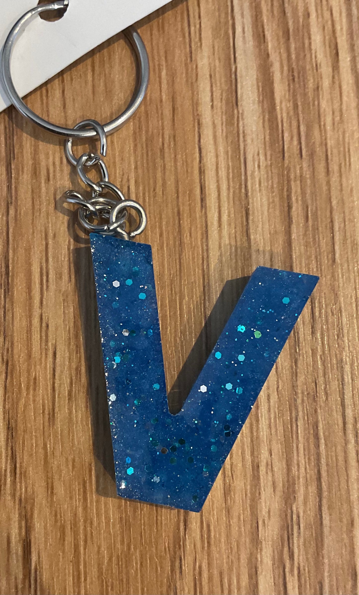 *Keychain Resin Letter V