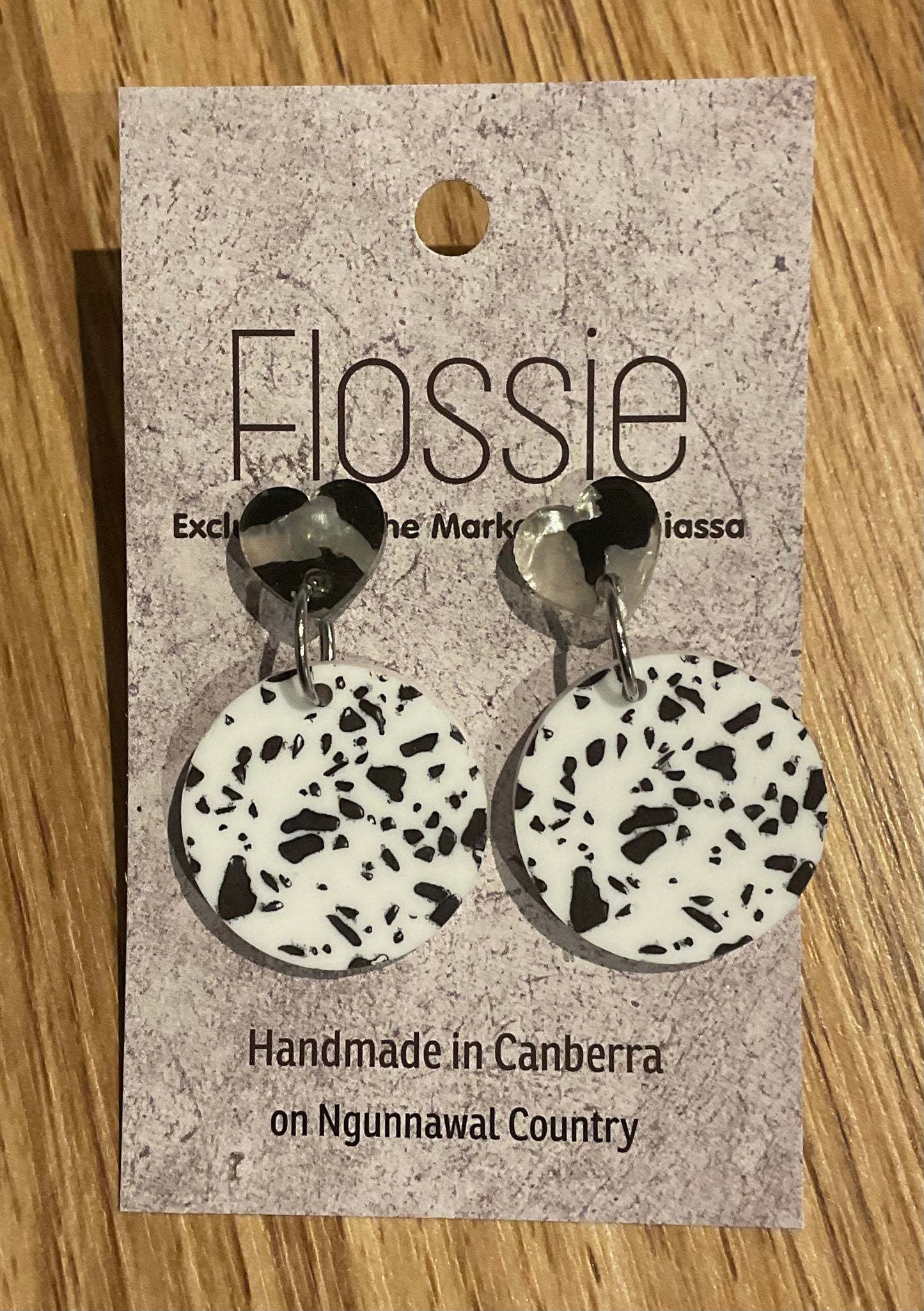 *Earrings 2.5cm Round White/Black Dangles