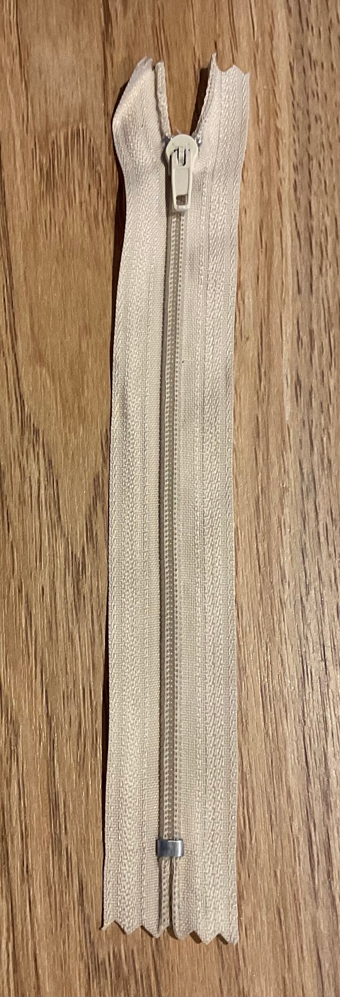 *Zippers 23cm/9inches