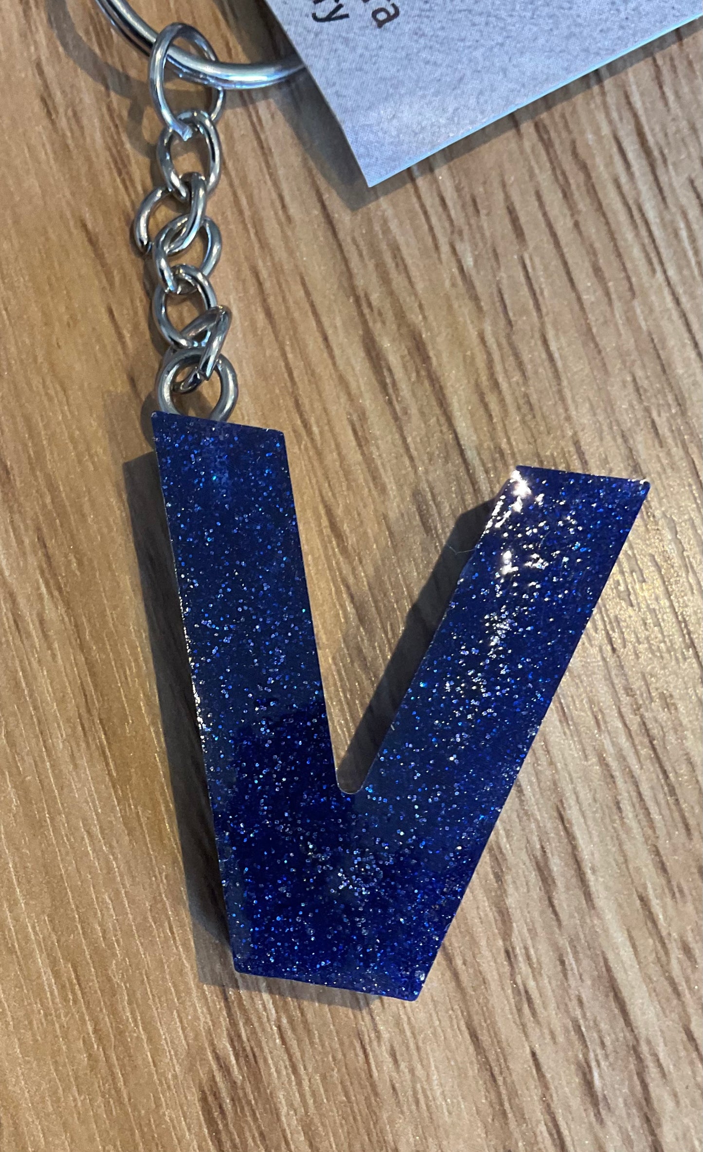 *Keychain Resin Letter V