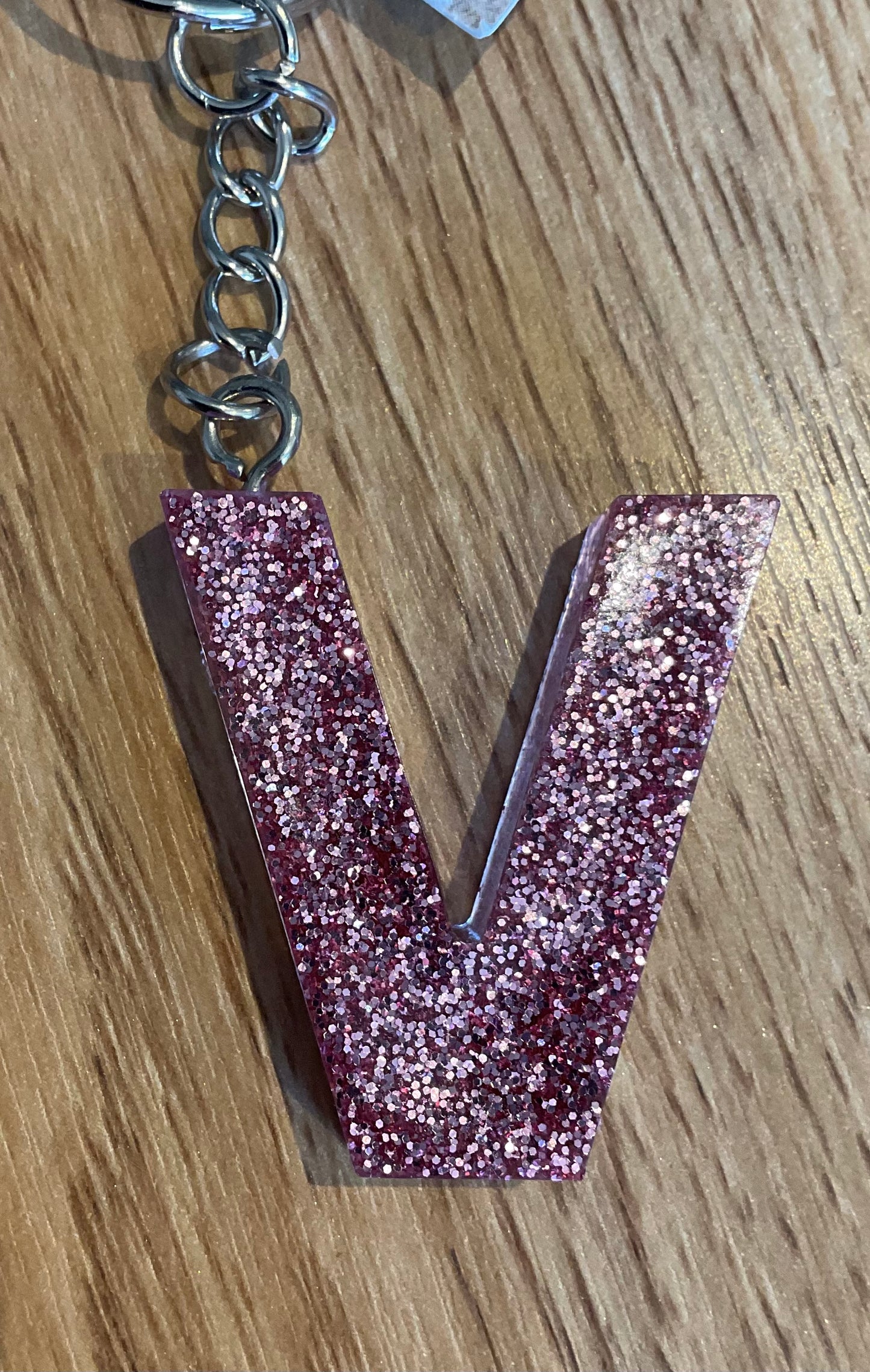 *Keychain Resin Letter V