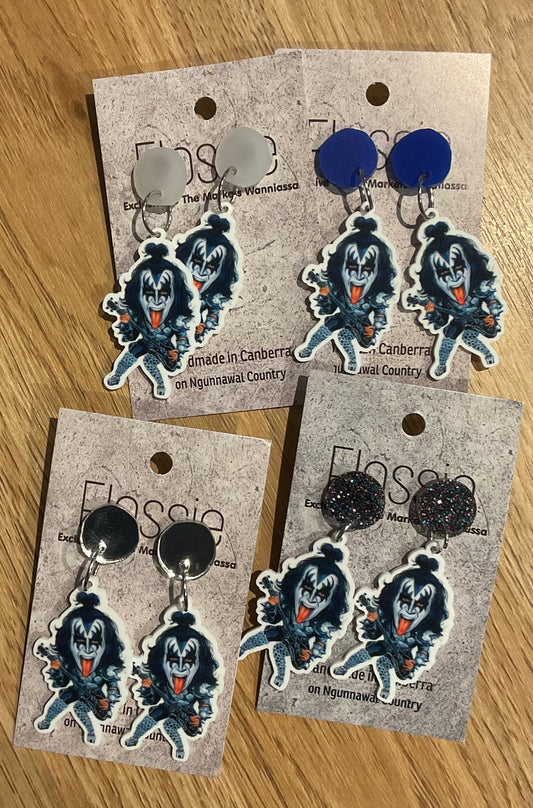 *Earrings Kiss Dangles