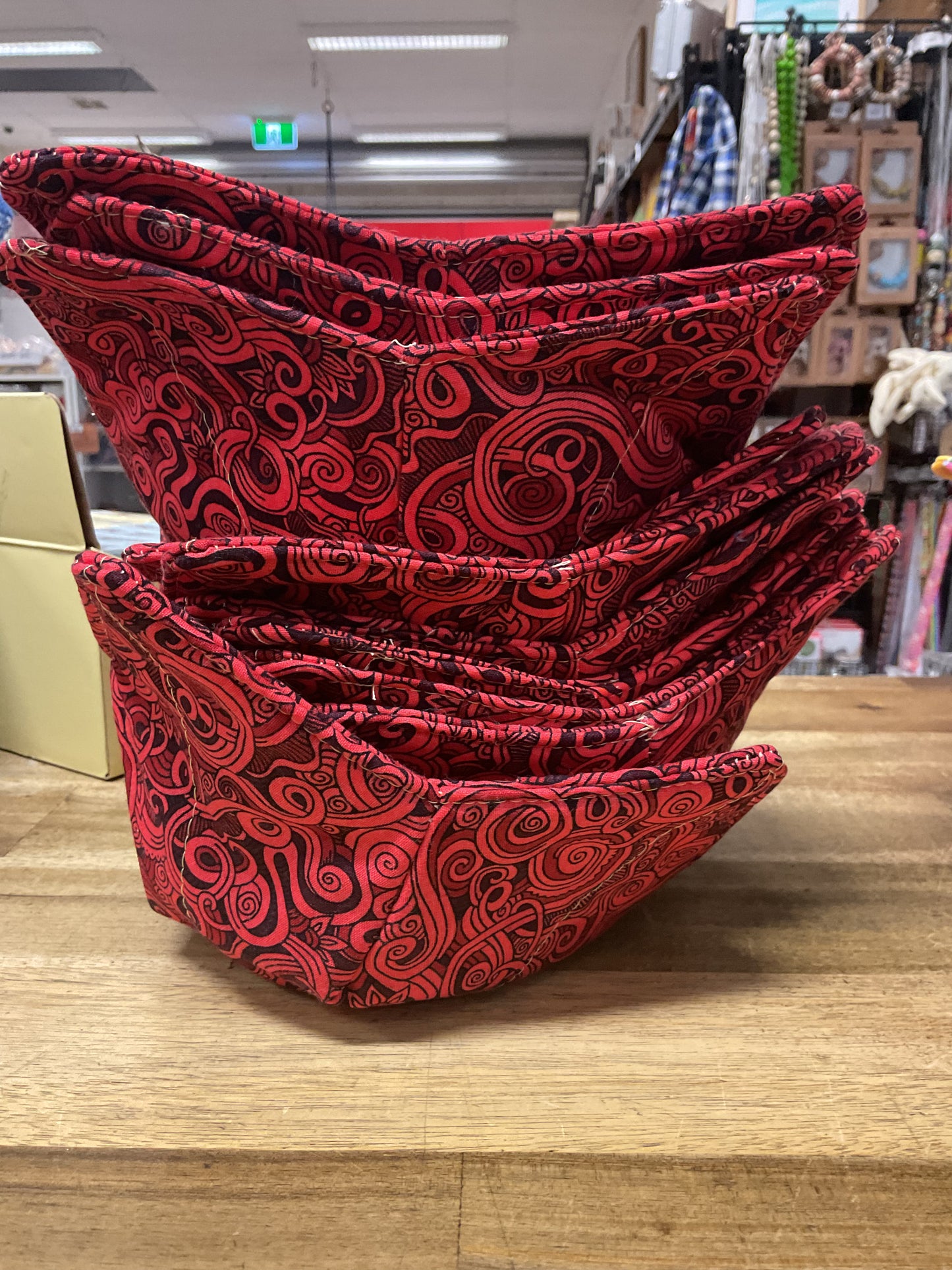 Bowl Cosy Red Swirls