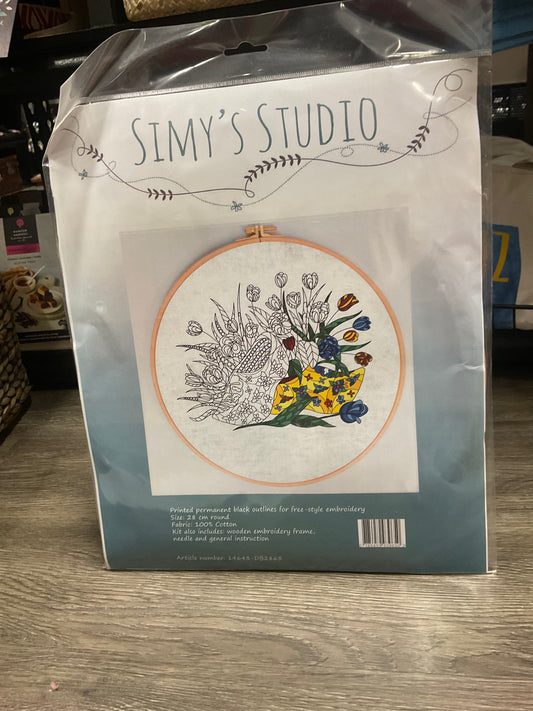 Simy's Embroidery Kit Pre Printed Clogs and Tulips