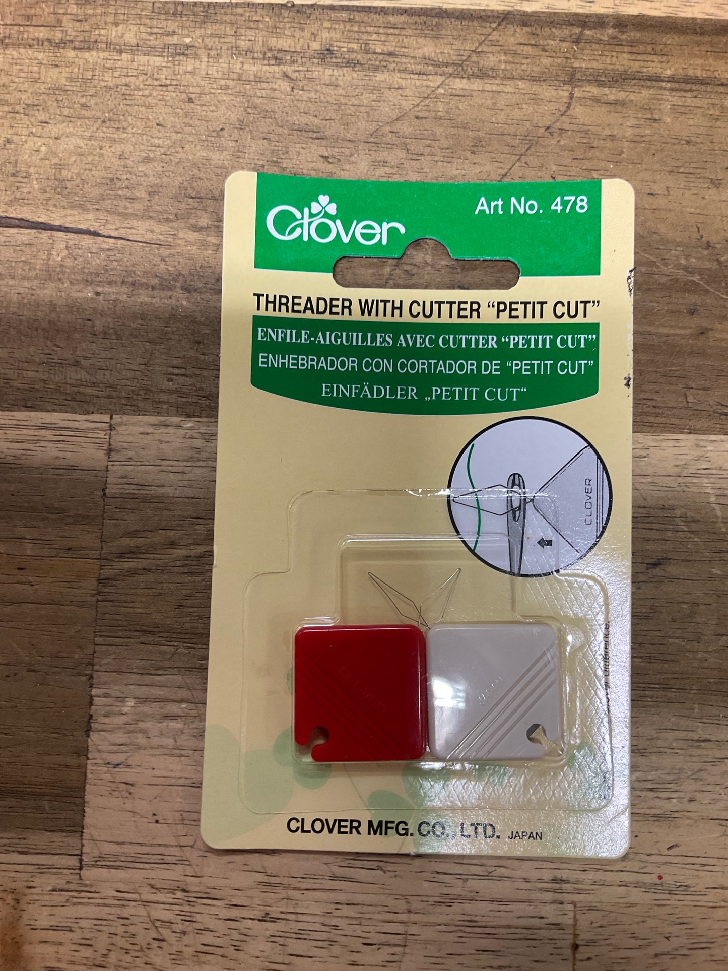 Clover Threader With Cutter